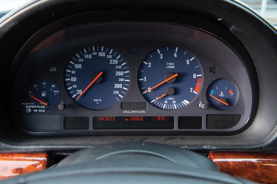 Панель приборов Alpina B12 5.7 (E38) 1995 года  (фото 5 из 11)